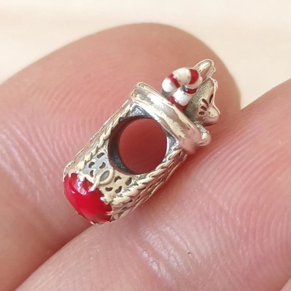 PANDORA Festive Mouse & Stocking Charm - Picture 5 of 5